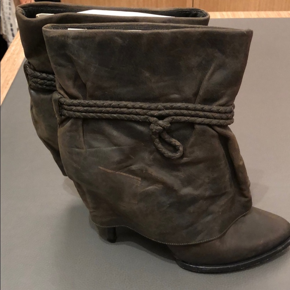 9/10 GIVENCHY BOOTS